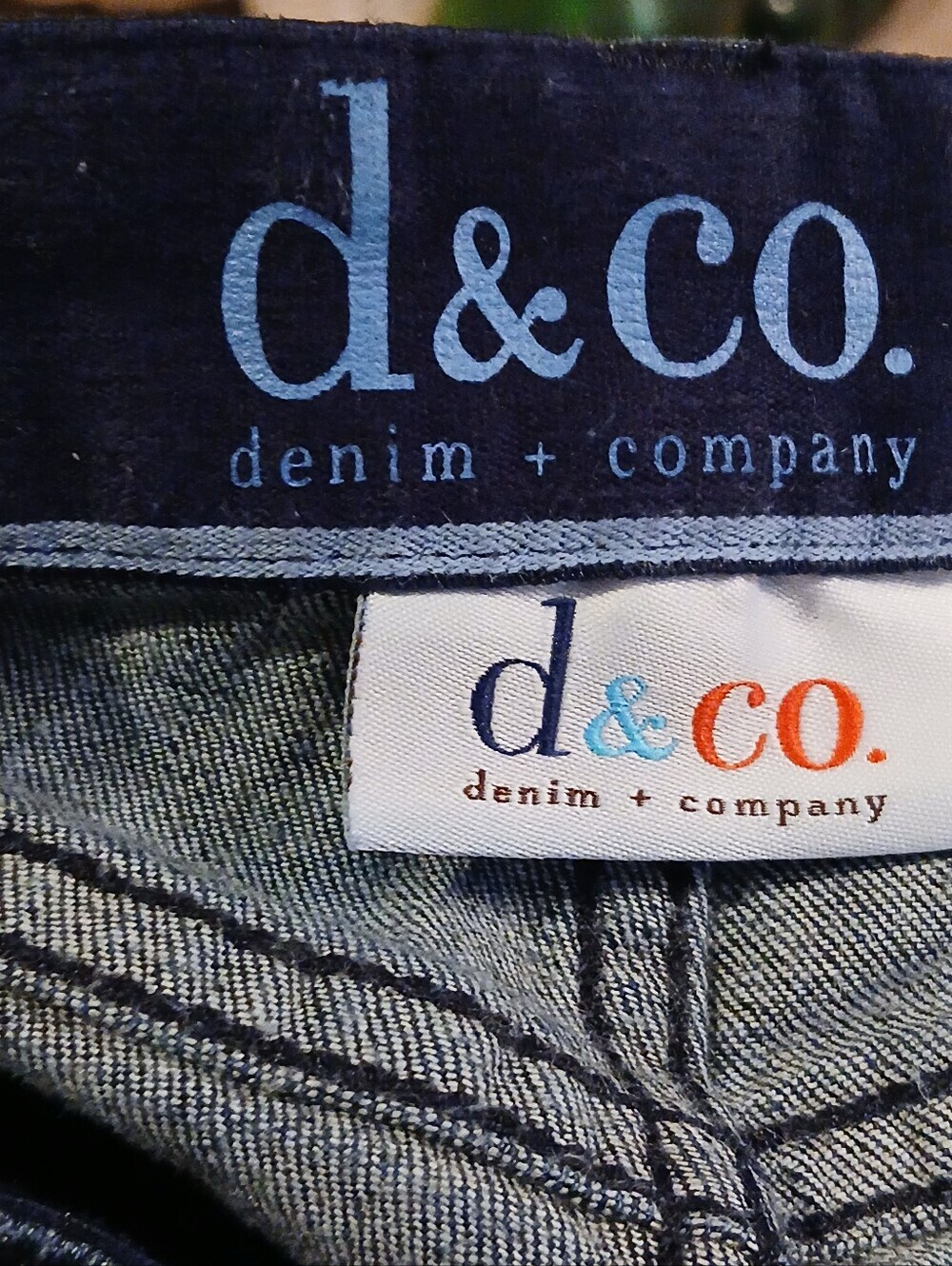 Denim And Co. Ladies Blue Jeans. Size 4 Tall - Picture 11 of 14